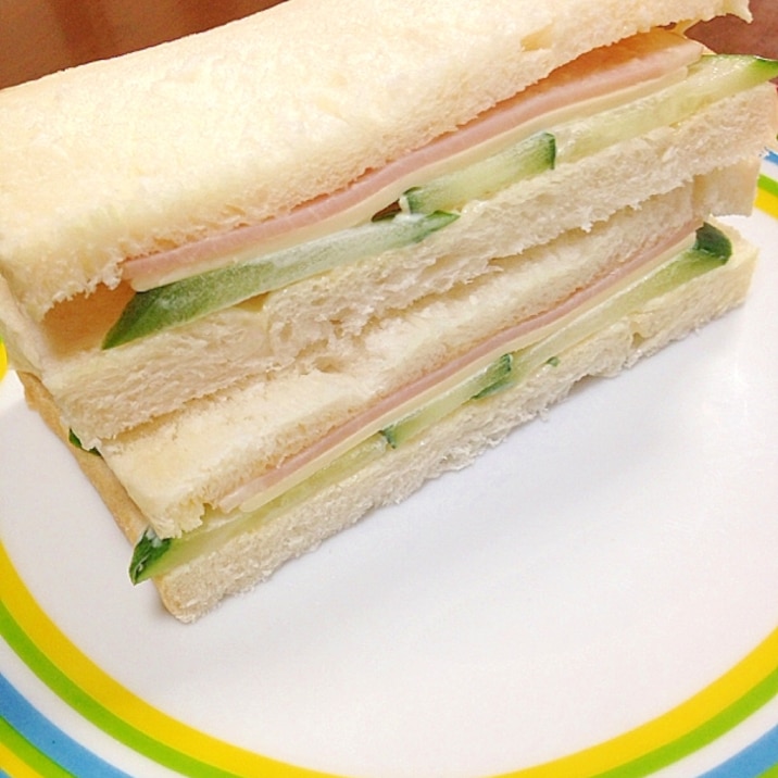 きゅうりとハムとチーズのピリ辛サンド レシピ 作り方 By Tukuyo93 楽天レシピ きゅうりとハムとチーズのピリ辛サンド レシピ 作り方 By Tukuyo93 楽天レシピ
